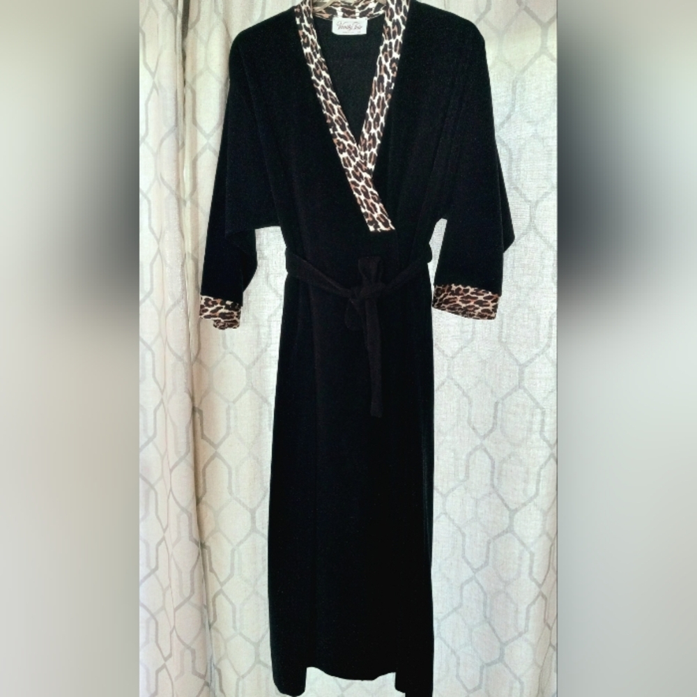 VANITY FAIR Vintage 1980's Black Velour Bath Robe with Leopard Trim Size M